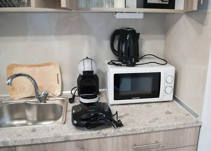 Mina\'S Spacious Apt : June \'23 Renovated